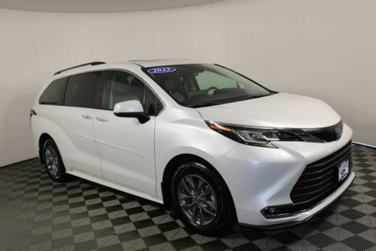 2023 Toyota Sienna XLE