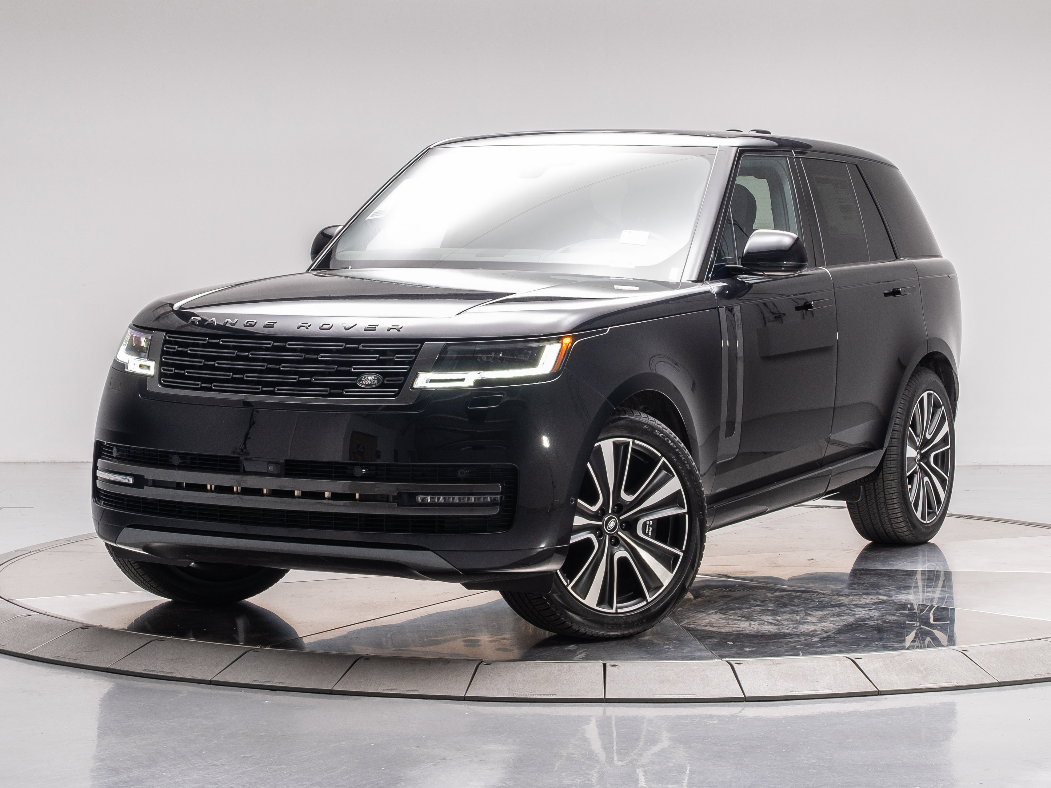 New 2025 Land Rover Range Rover P530 SE