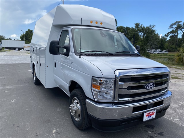 2026 Ford E-350 Base photo 4
