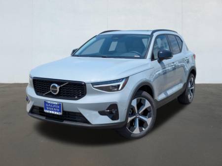 2026 Volvo XC40 B5 Plus