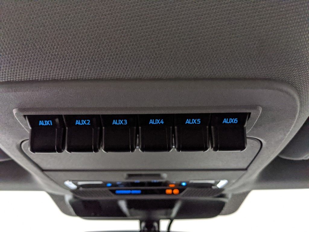 2025 Ford F-350 Lariat photo 3