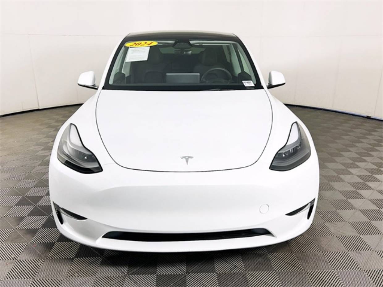 Used 2024 Tesla Model Y Long Range with VIN 7SAYGDEE1RA270430 for sale in Selma, CA