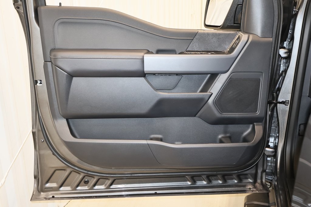 2025 Ford F-150 XLT photo 9