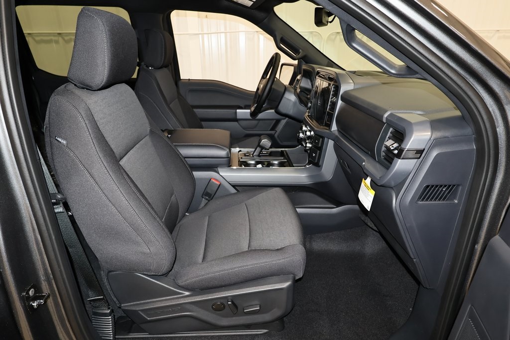 2025 Ford F-150 XLT photo 12