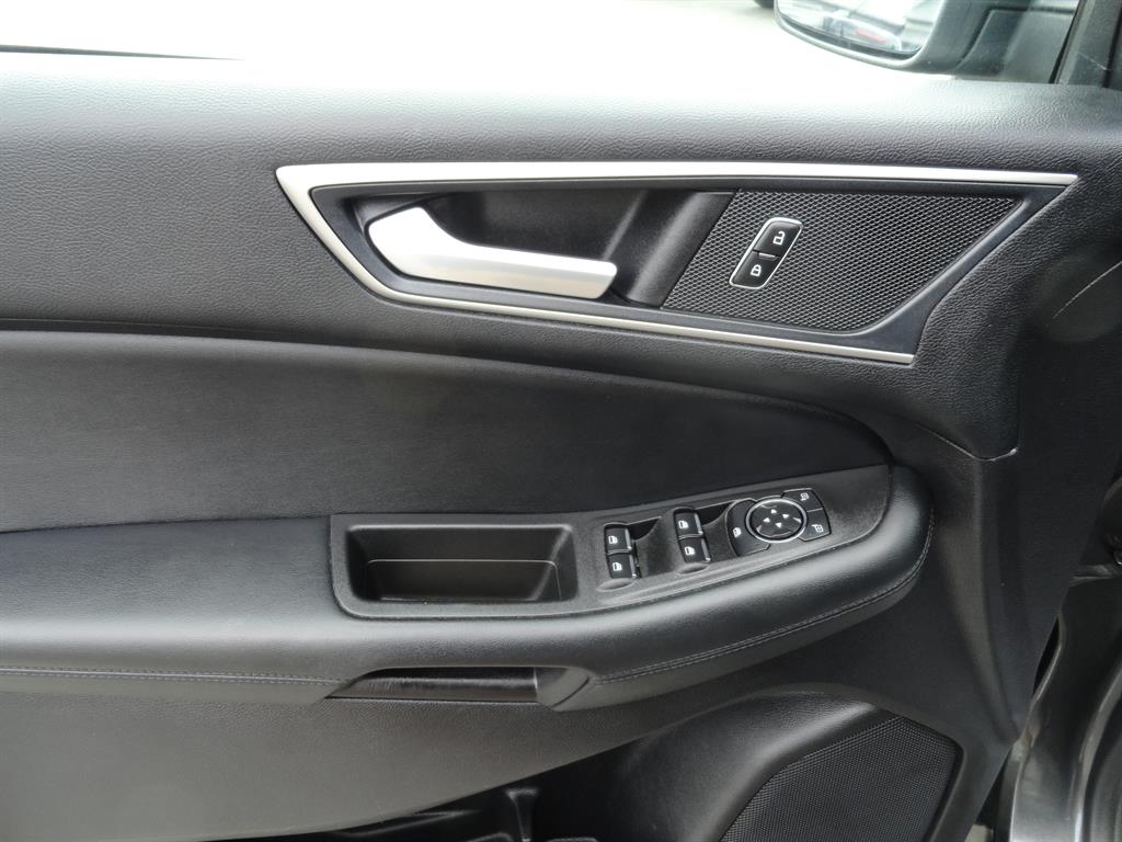 2020 Ford Edge SEL photo 10