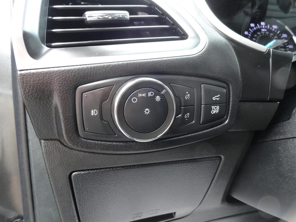 2020 Ford Edge SEL photo 11