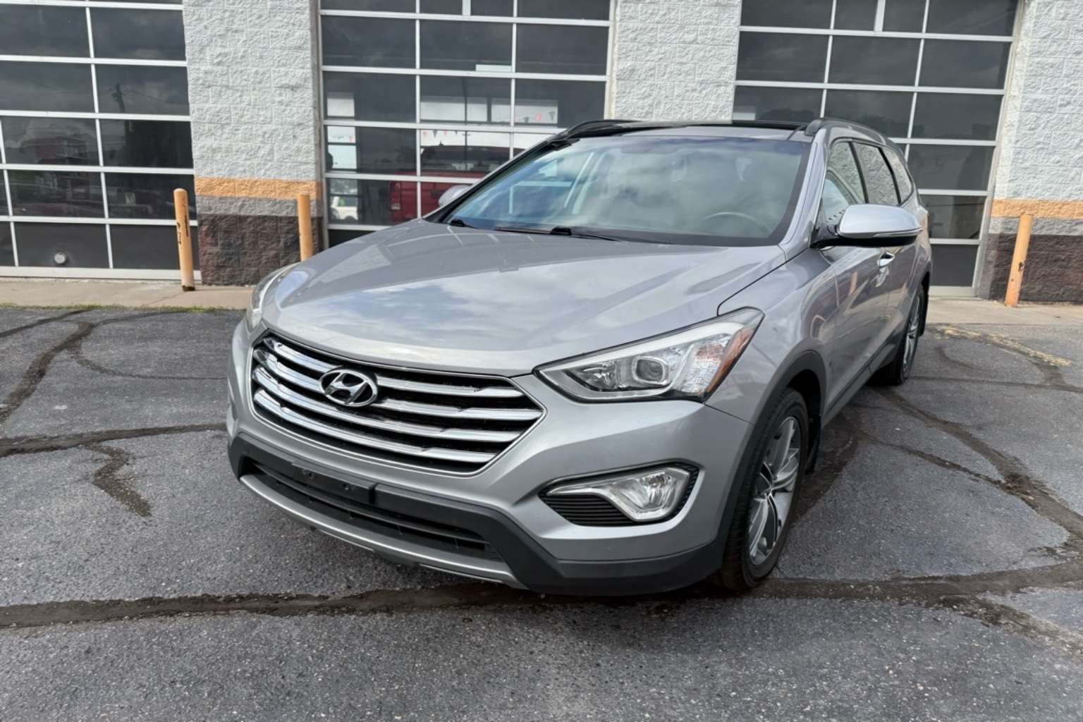 Used 2016 Hyundai Santa Fe SE with VIN KM8SRDHFXGU140750 for sale in St. Cloud, Minnesota