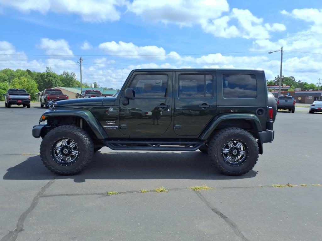 2010 Jeep Wrangler Unlimited Sahara photo 2