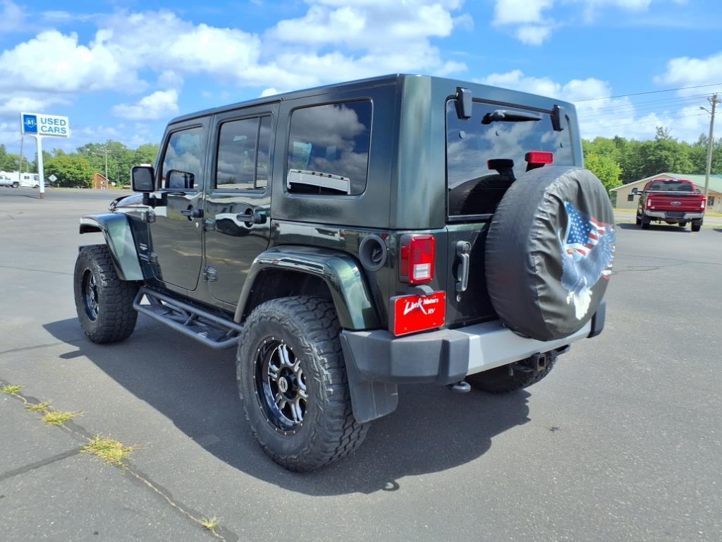 2010 Jeep Wrangler Unlimited Sahara photo 3