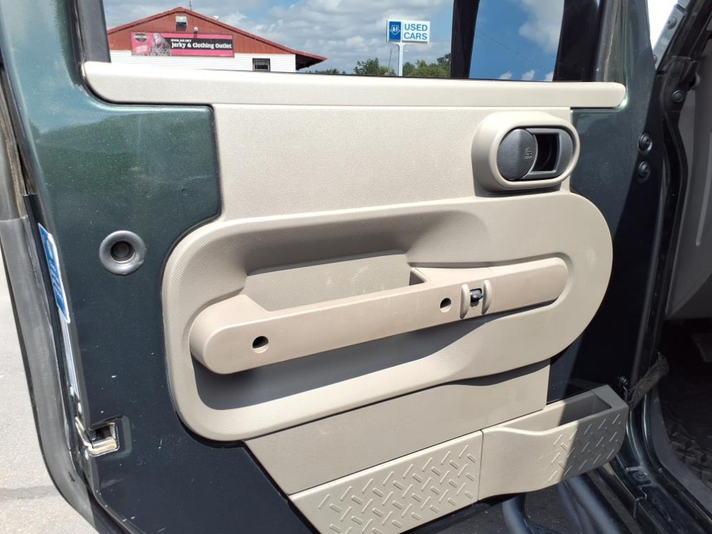 2010 Jeep Wrangler Unlimited Sahara photo 10