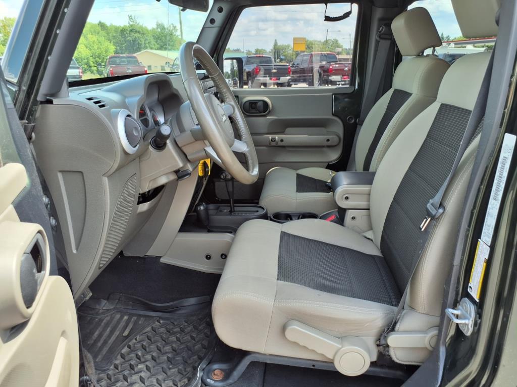 2010 Jeep Wrangler Unlimited Sahara photo 12