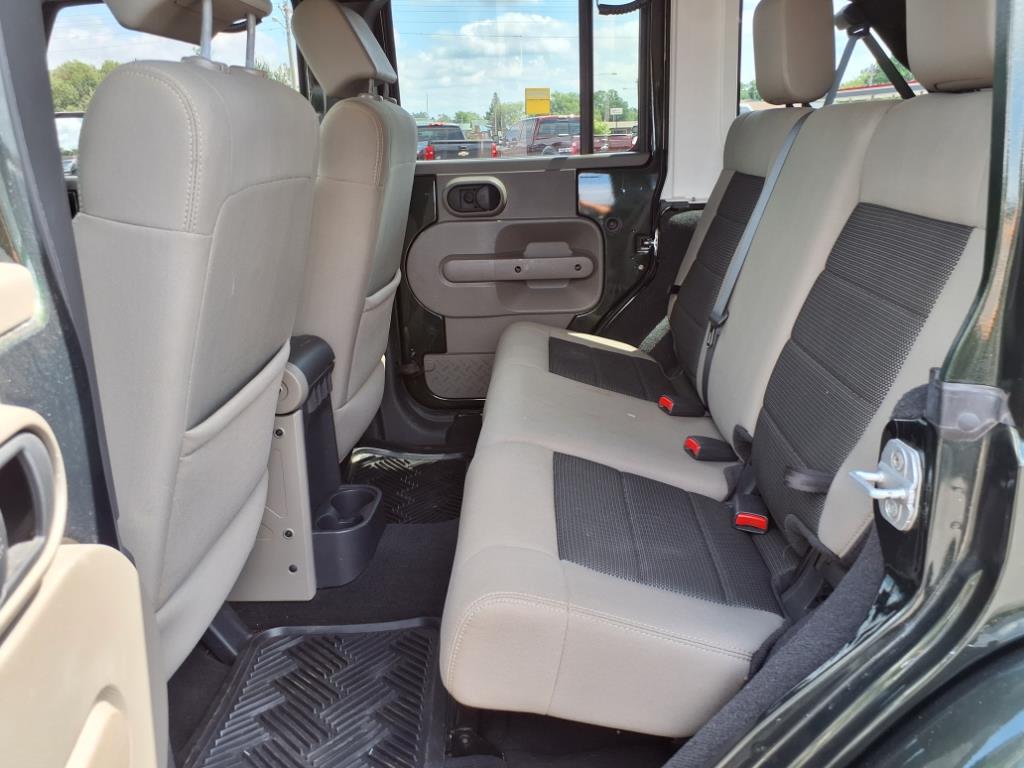 2010 Jeep Wrangler Unlimited Sahara photo 13