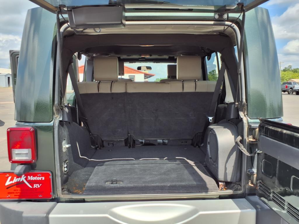 2010 Jeep Wrangler Unlimited Sahara photo 14