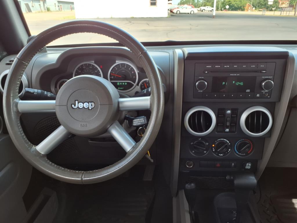 2010 Jeep Wrangler Unlimited Sahara photo 15