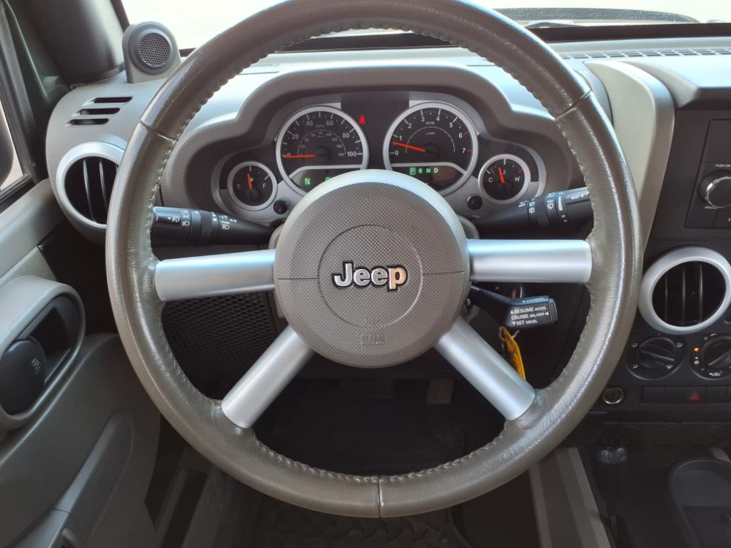 2010 Jeep Wrangler Unlimited Sahara photo 19