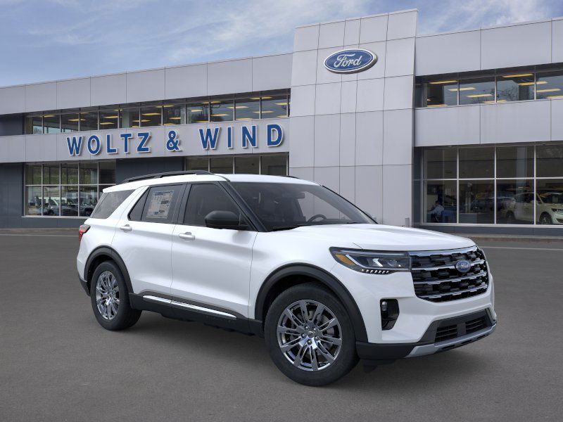 2025 Ford Explorer photo 2