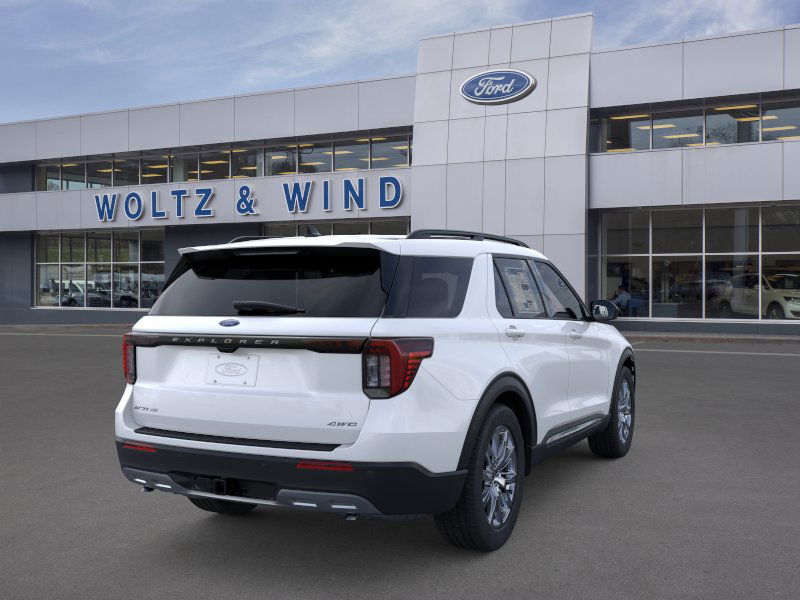 2025 Ford Explorer photo 3