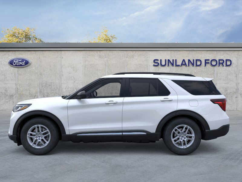 2025 Ford Explorer photo 2