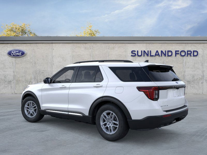 2025 Ford Explorer photo 3