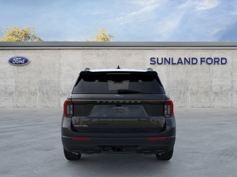 2025 Ford Explorer photo 3
