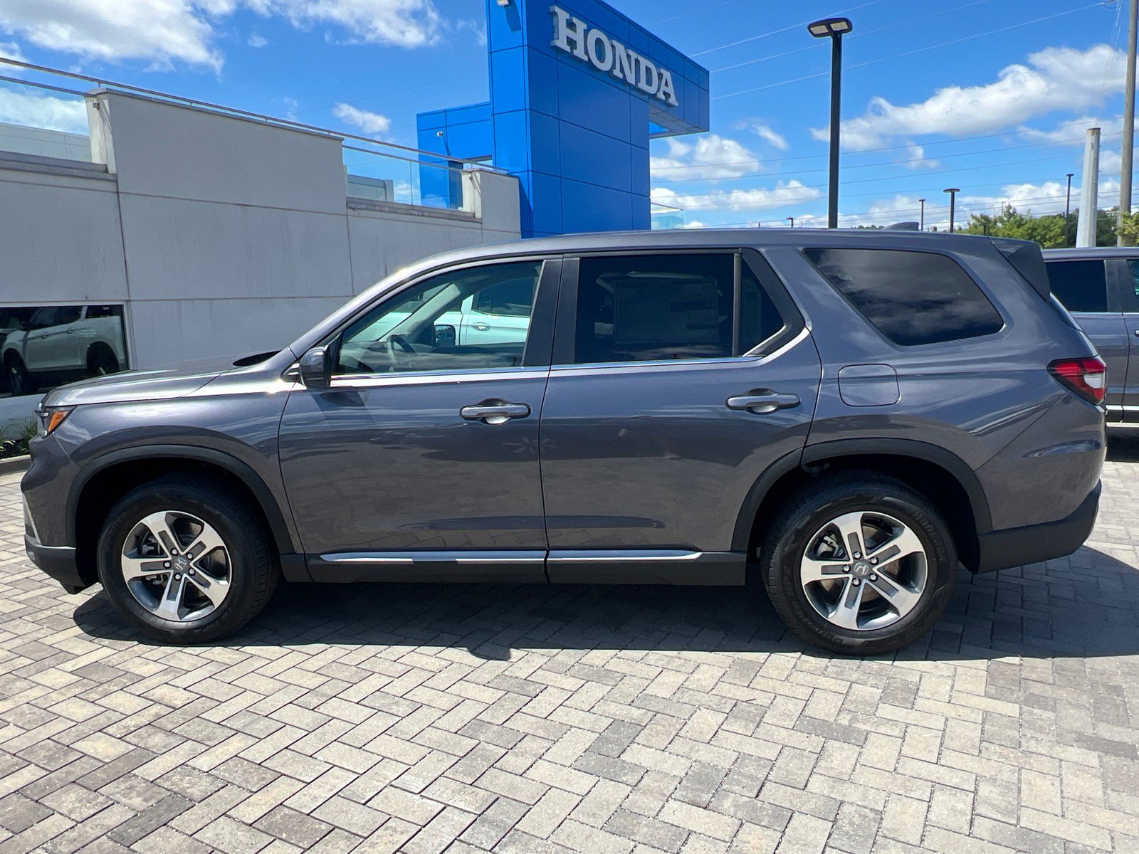 2025 Honda Pilot EX-L photo 4