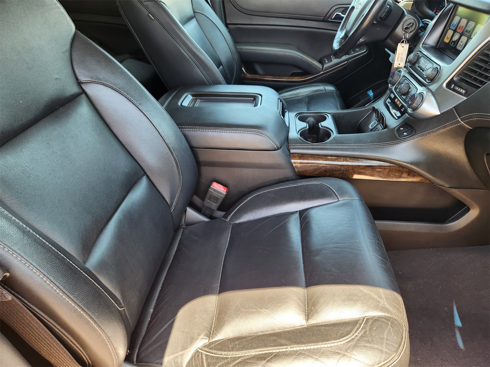 2019 Chevrolet Tahoe LT photo 3