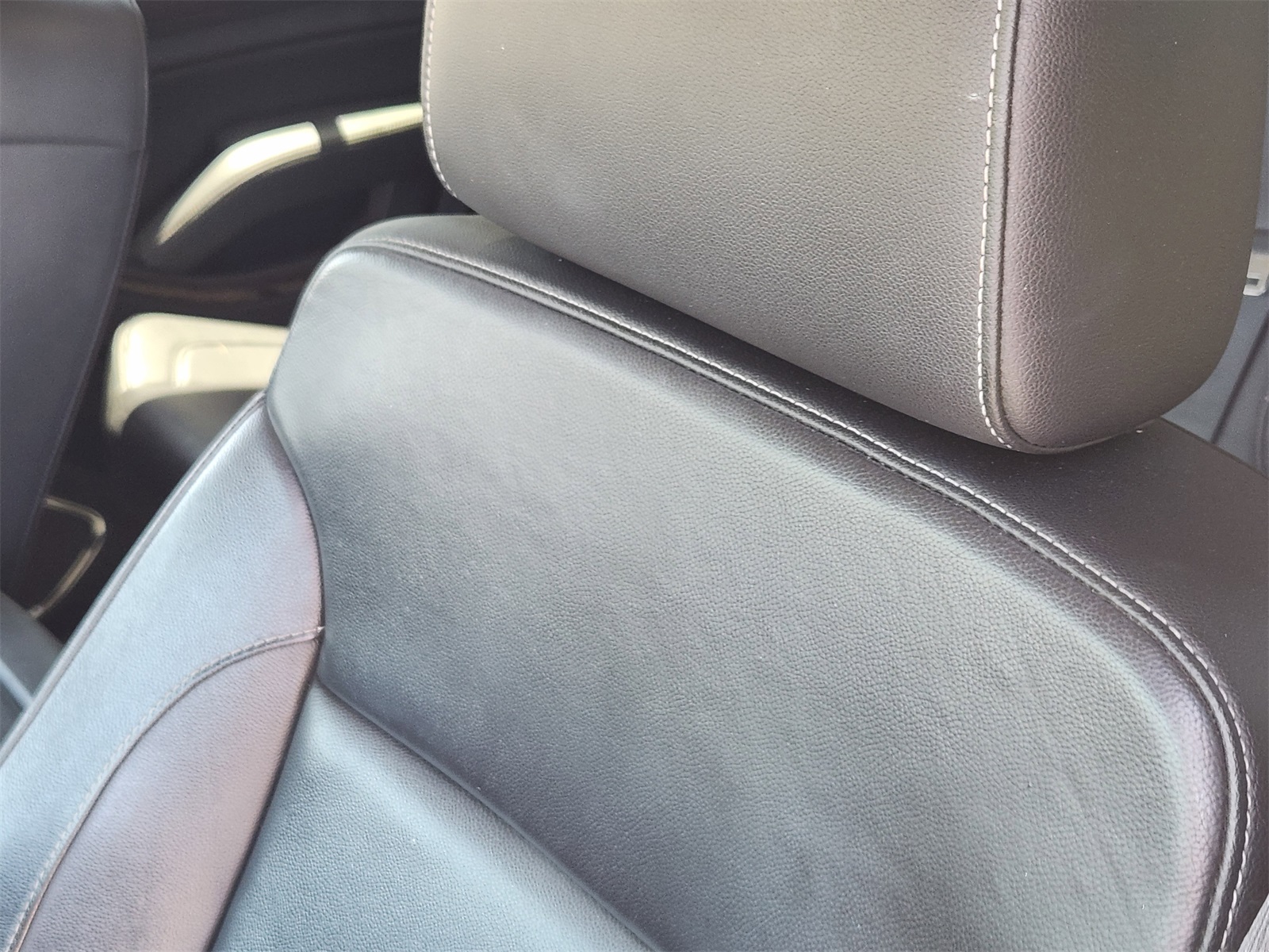 2019 Chevrolet Tahoe LT photo 4