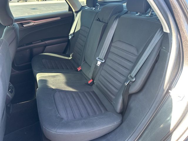 2017 Ford Fusion SE photo 9