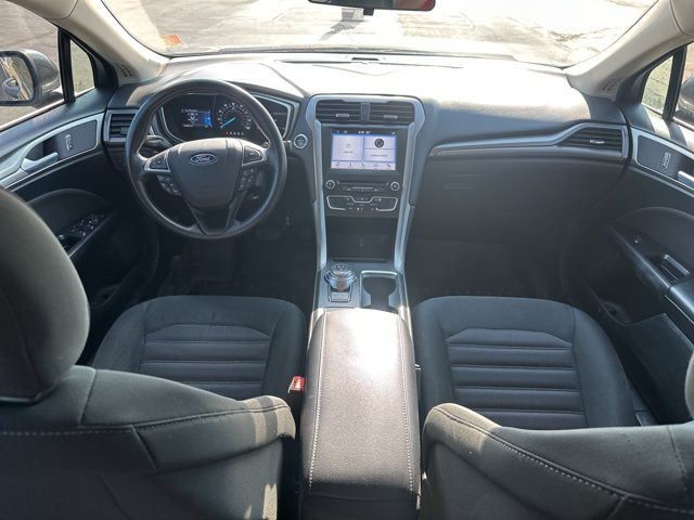2017 Ford Fusion SE photo 10