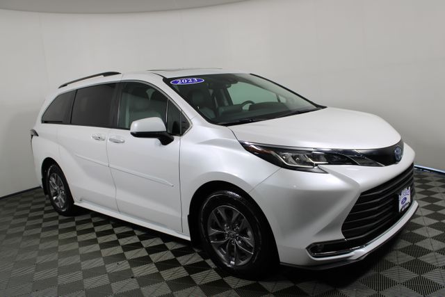 Used 2023 Toyota Sienna XLE with VIN 5TDJSKFC9PS106272 for sale in Kansas City