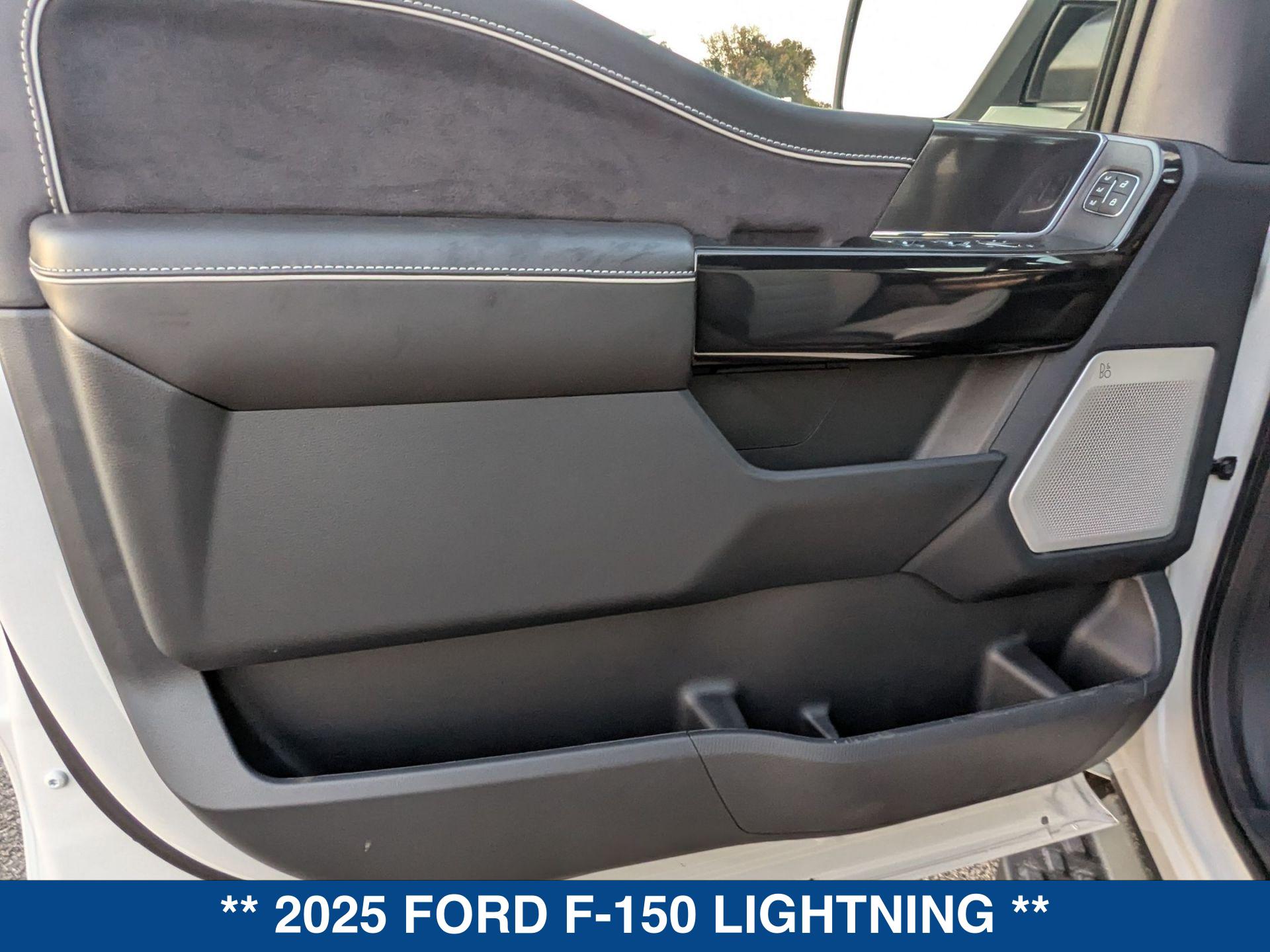 2025 Ford F-150 Lightning Platinum photo 13
