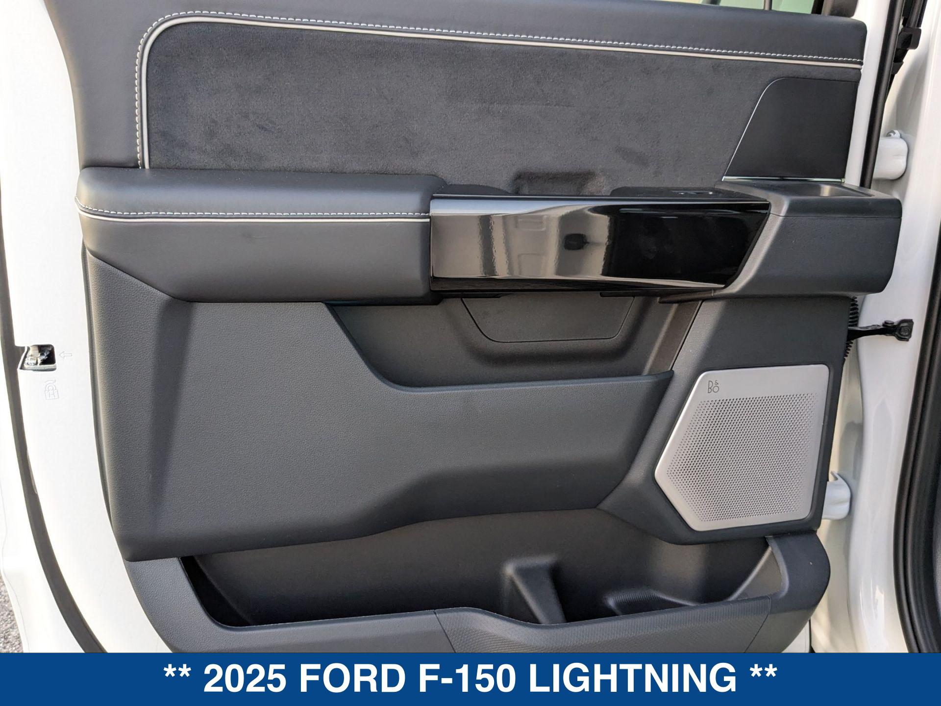 2025 Ford F-150 Lightning Platinum photo 19