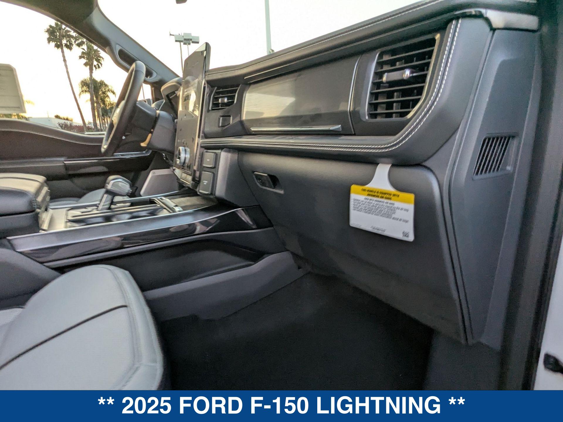 2025 Ford F-150 Lightning Platinum photo 22