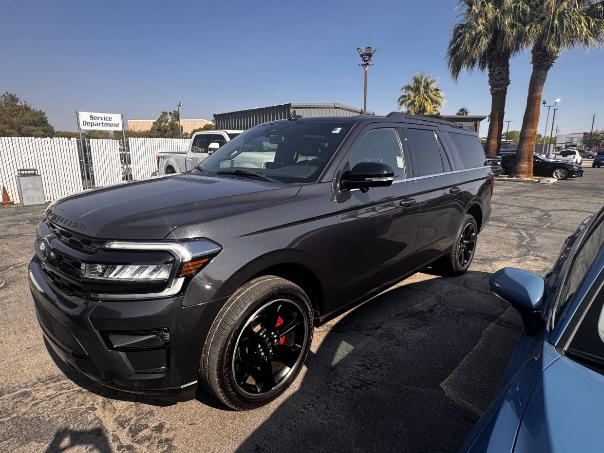 2022 Ford Expedition Limited's photo