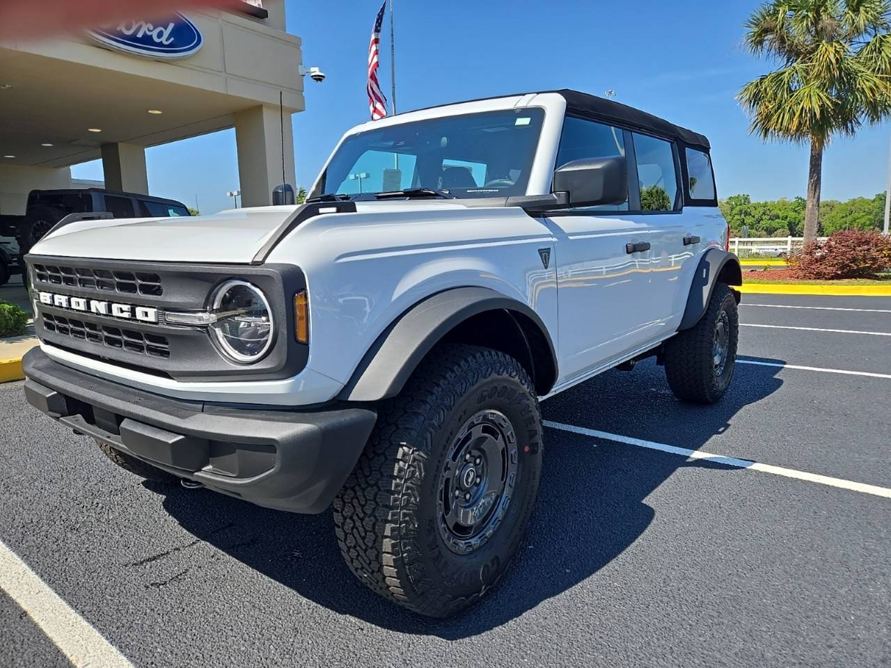 2025 Ford Bronco 4-Door Base's photo