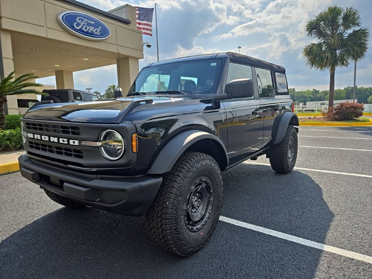 2025 Ford Bronco 4-Door Base's photo