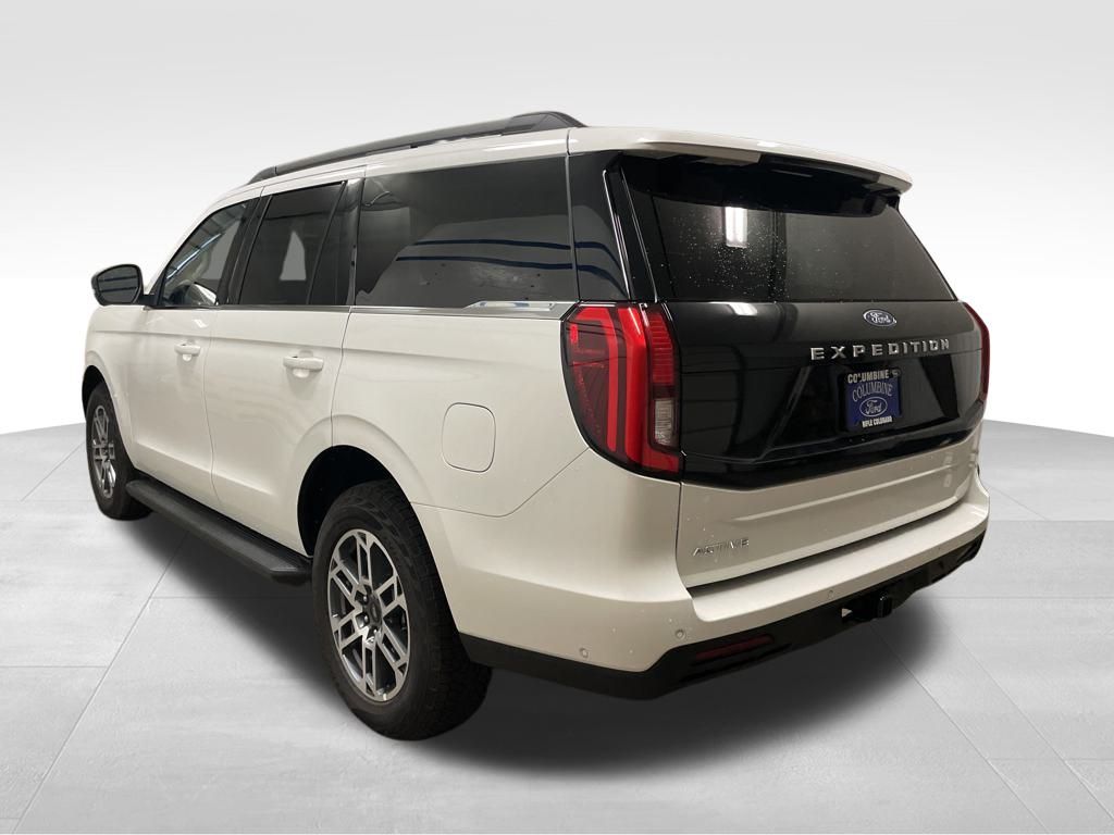 2025 Ford Expedition photo 2