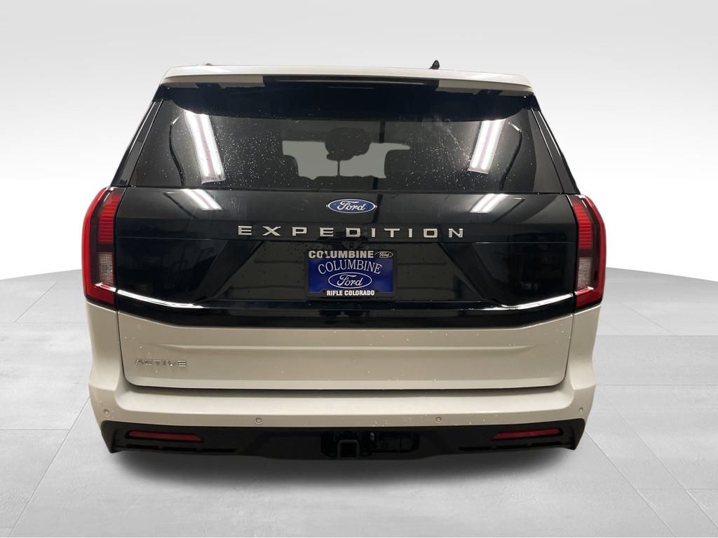 2025 Ford Expedition photo 3