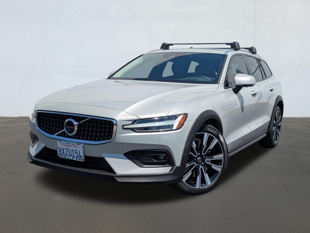 2022 Volvo V60 Cross Country T5