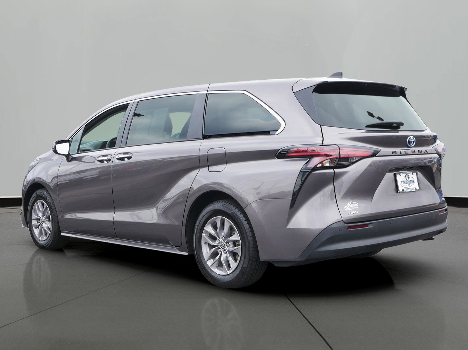 Used 2022 Toyota Sienna XLE with VIN 5TDYSKFC8NS060378 for sale in St. Cloud, Minnesota