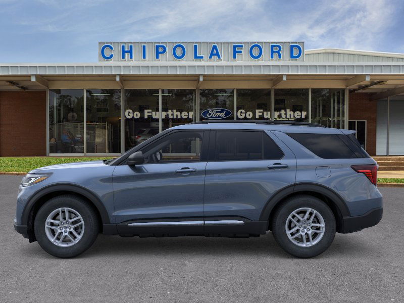 2025 Ford Explorer photo 2