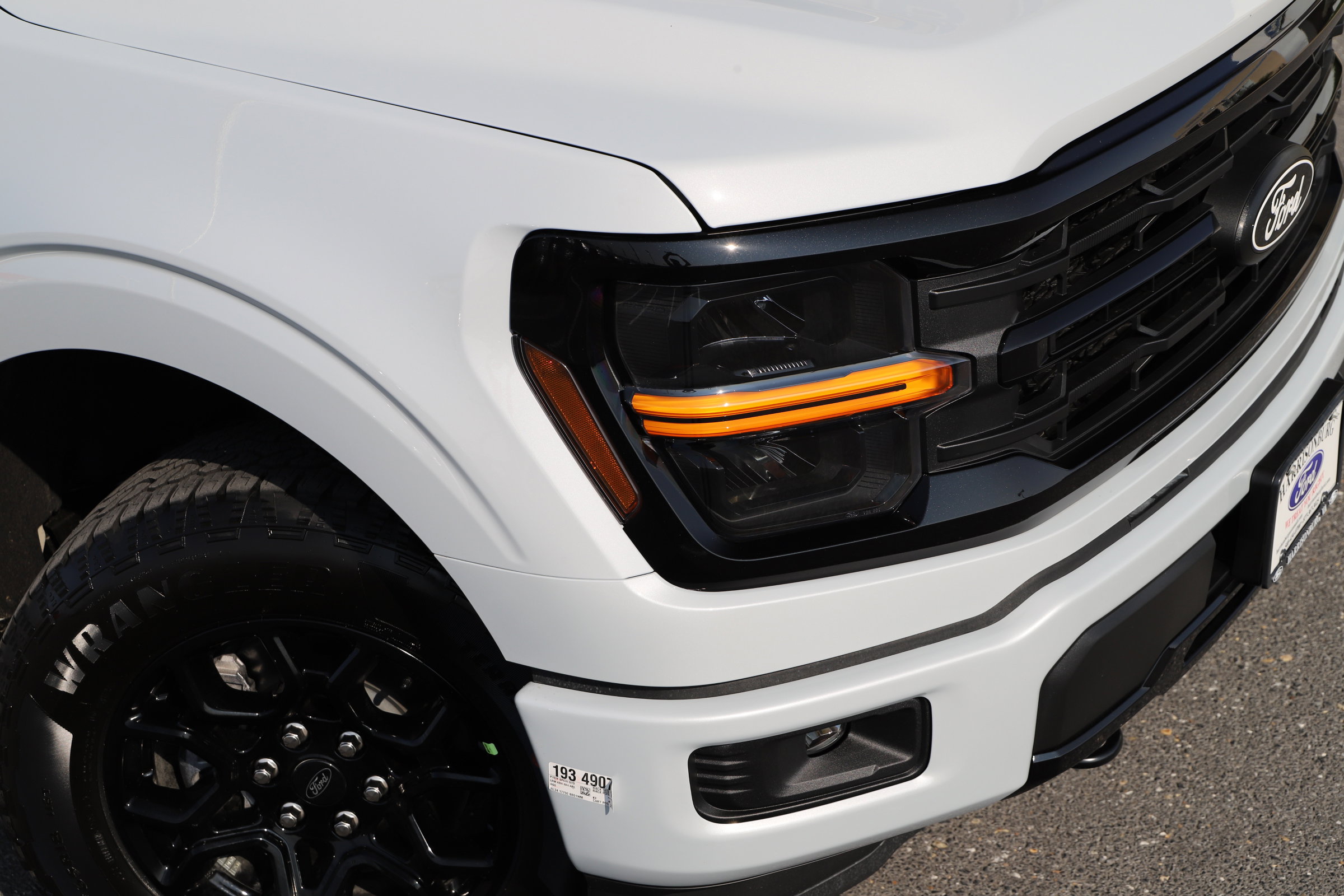 2025 Ford F-150 XLT photo 2
