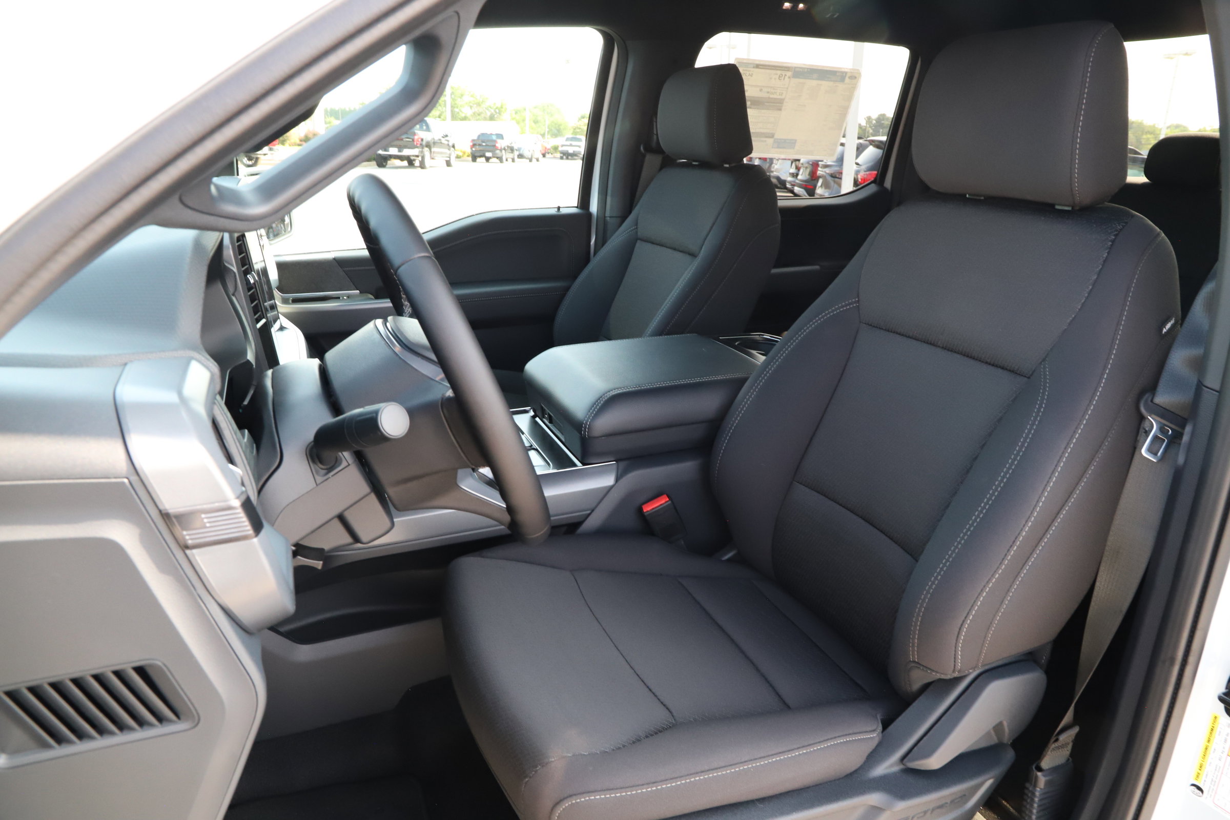2025 Ford F-150 XLT photo 13