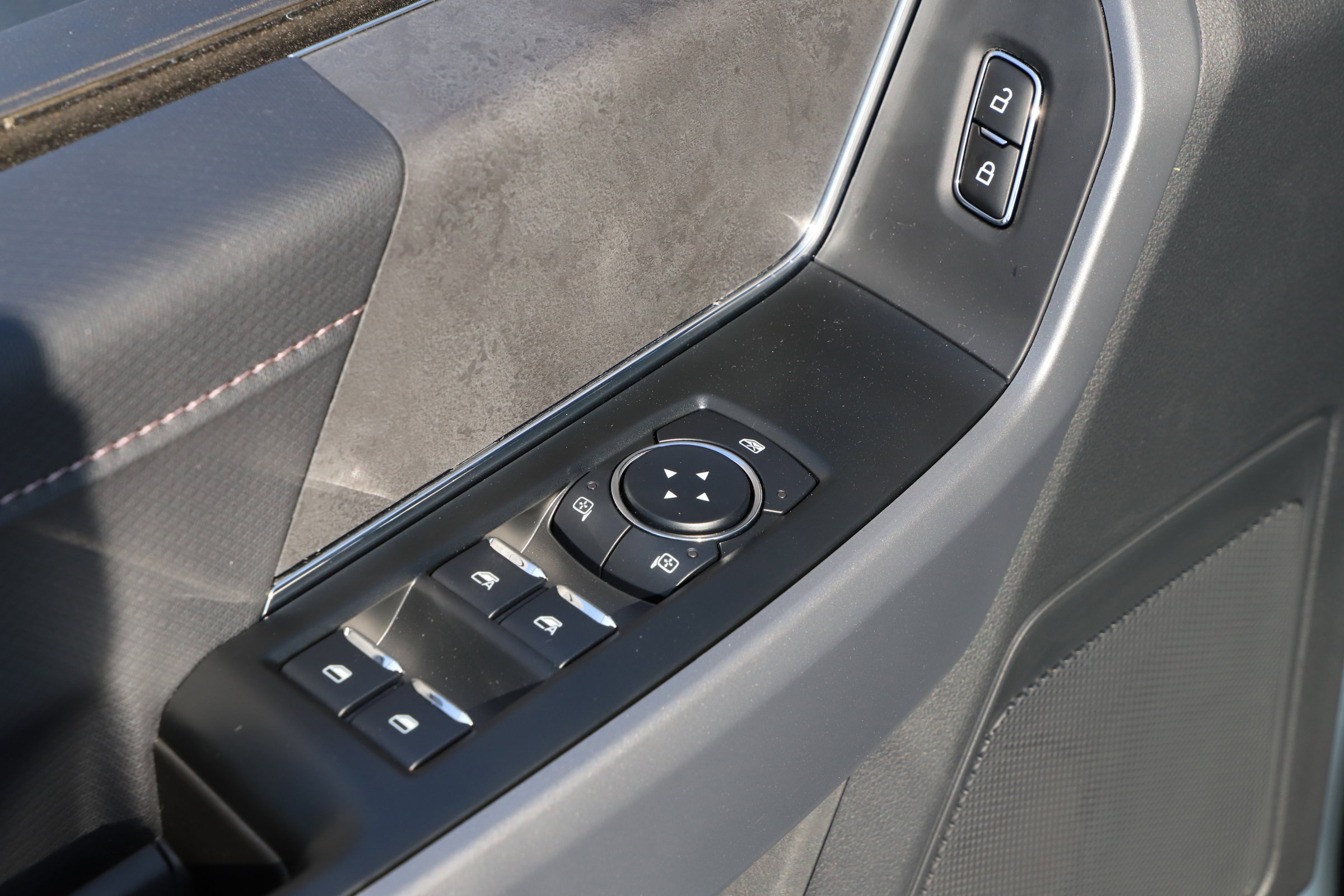 2025 Ford F-150 XLT photo 17