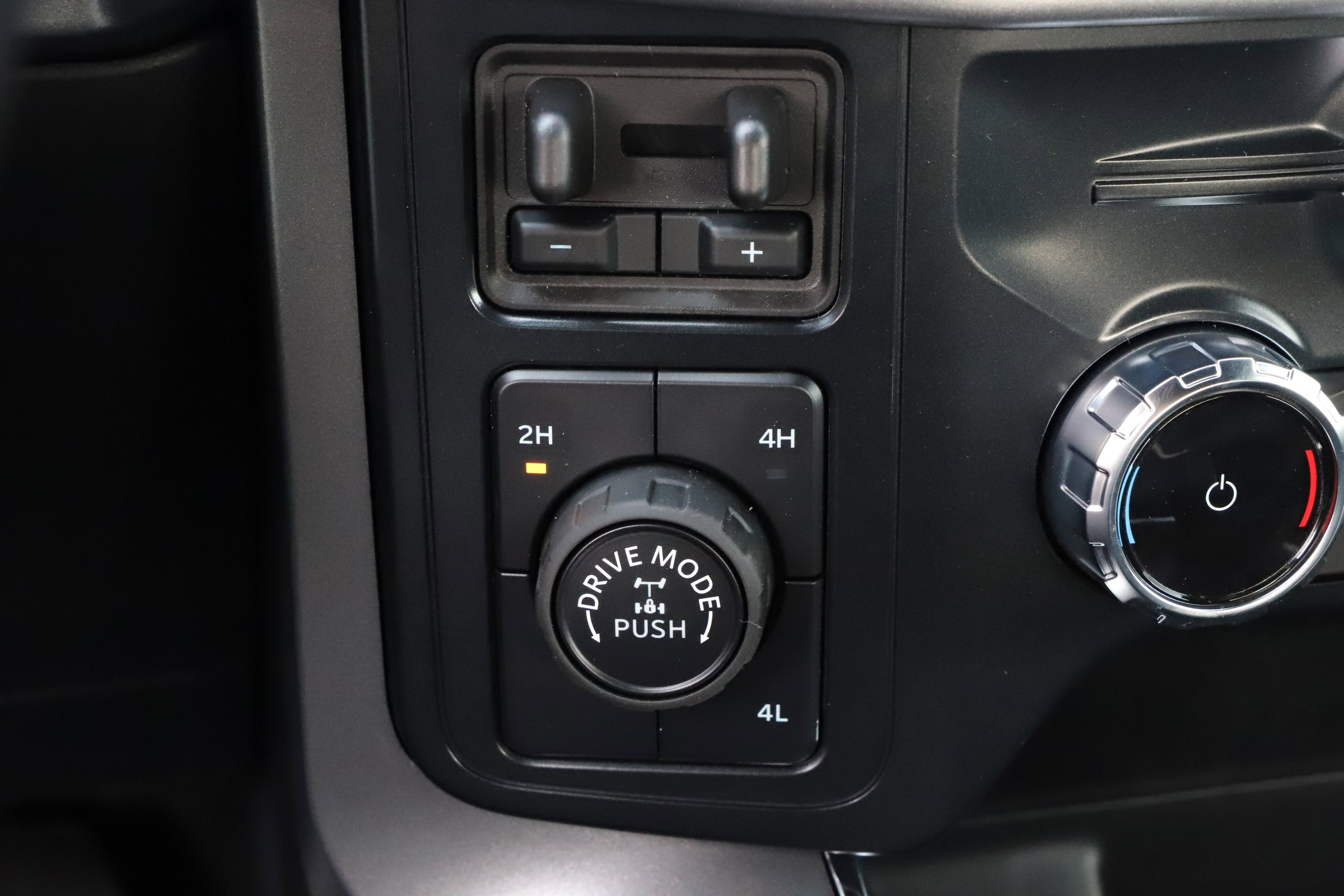 2025 Ford F-150 XLT photo 29