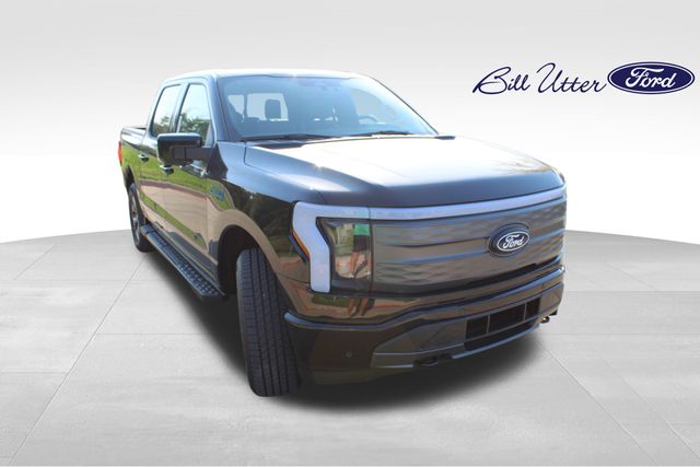 2025 Ford F-150 Lightning Lariat photo 2
