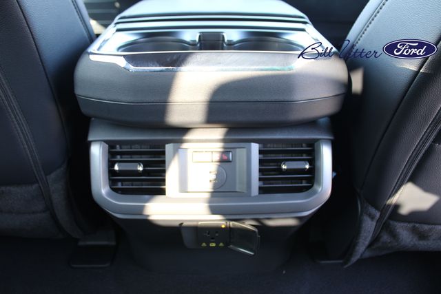2025 Ford F-150 Lightning Lariat photo 12