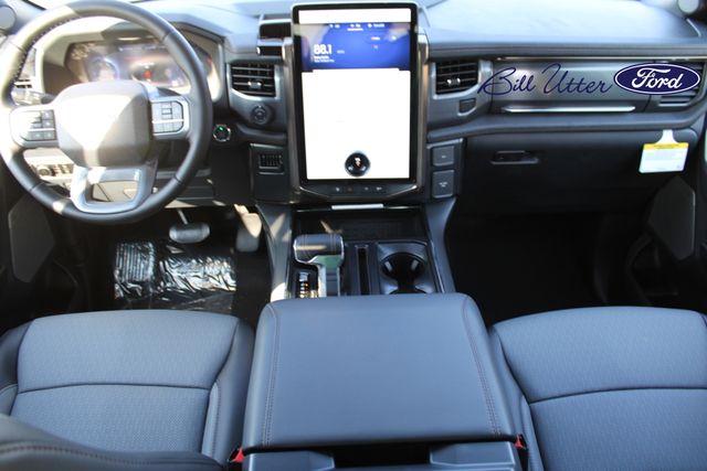 2025 Ford F-150 Lightning Lariat photo 13