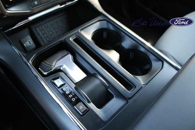 2025 Ford F-150 Lightning Lariat photo 15
