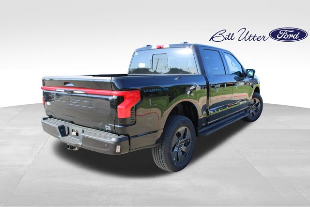 2025 Ford F-150 Lightning Lariat photo 21